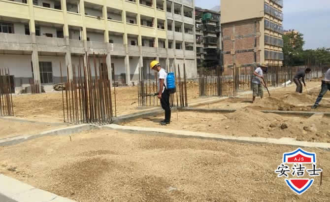 新昌学校机关防治白蚁